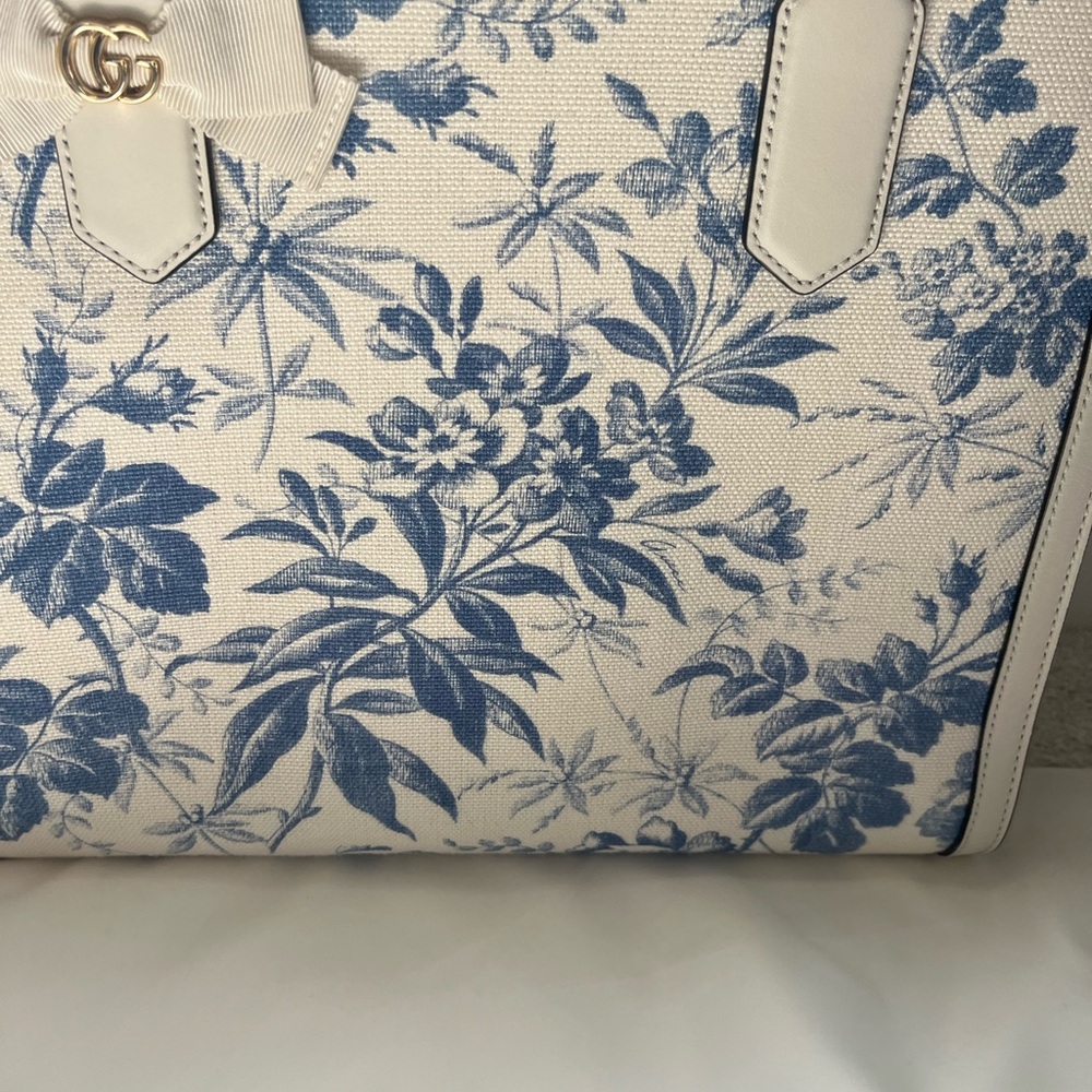 Gucci Blue and Cream Floral Tote Bag like new. - Picture 3 of 9